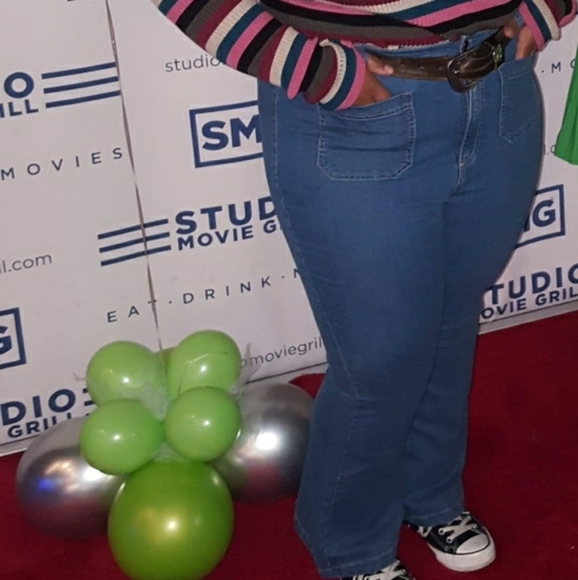 High Waisted Jeans - Picture 5 of 5